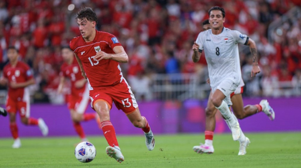 Penyerang Timnas Indonesia, Mauro Zijlstra, saat bertanding melawan Irak dalam lanjutan Kualifikasi Piala Dunia 2026 zona Asia di Stadion King Abdullah Sports City, Jeddah, Arab Saudi, Minggu (12/10) dini hari WIB. Foto: the-afc