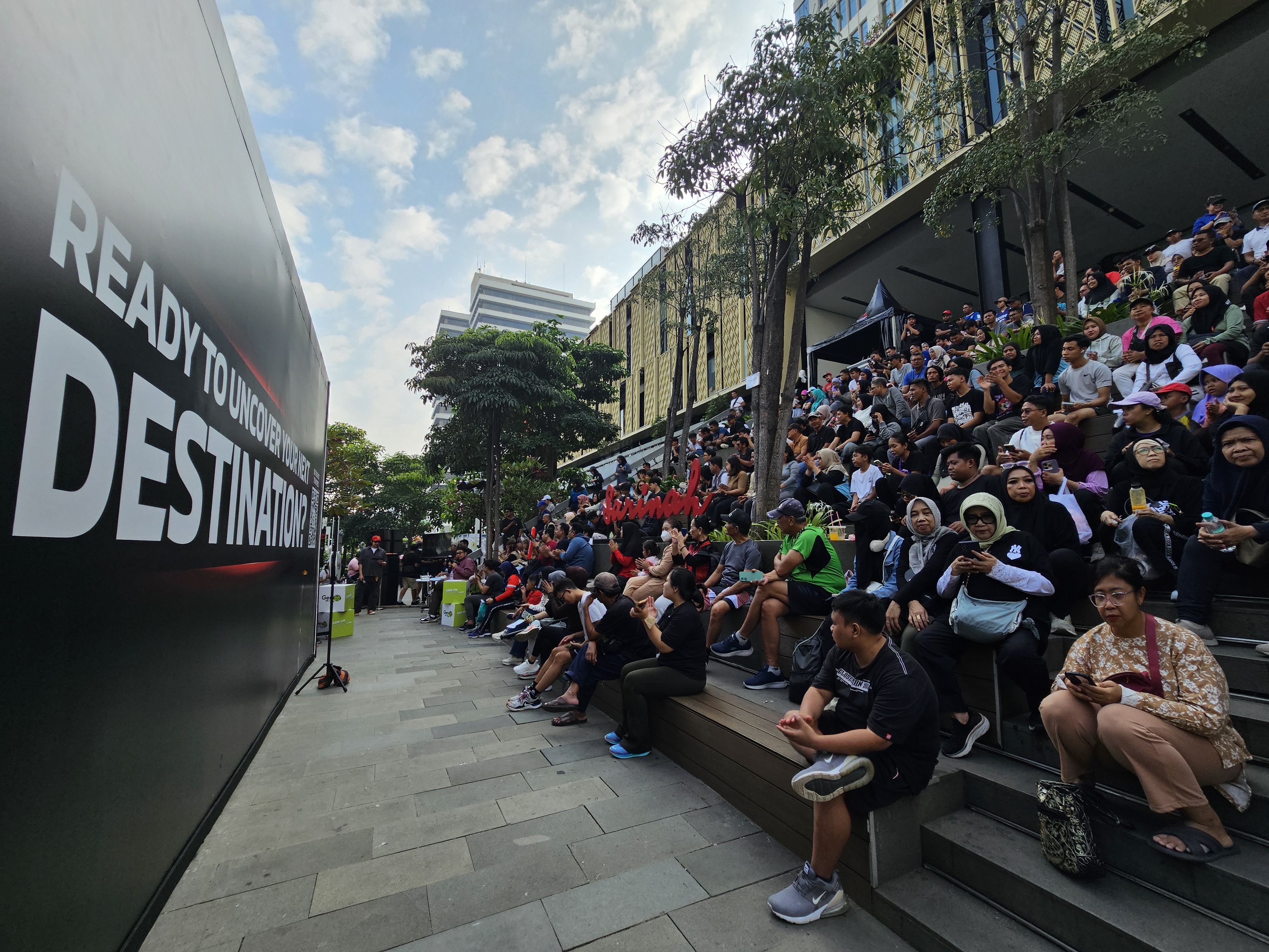 Jelang World Premiere Model Terbaru, Mystery Box dari Mitsubishi Motors Mendarat di Sarinah