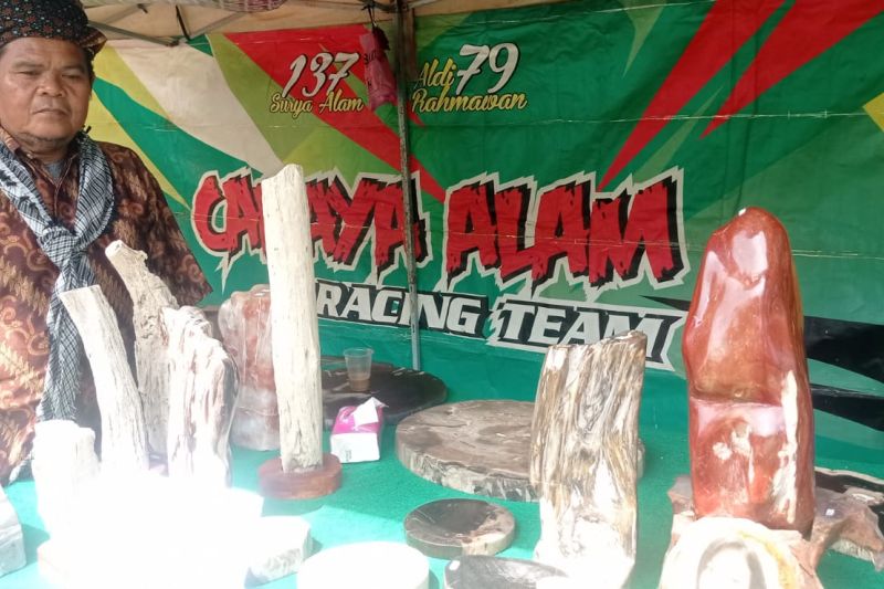 Kerajinan Batu Fosil Banten Tembus Pasar Dunia