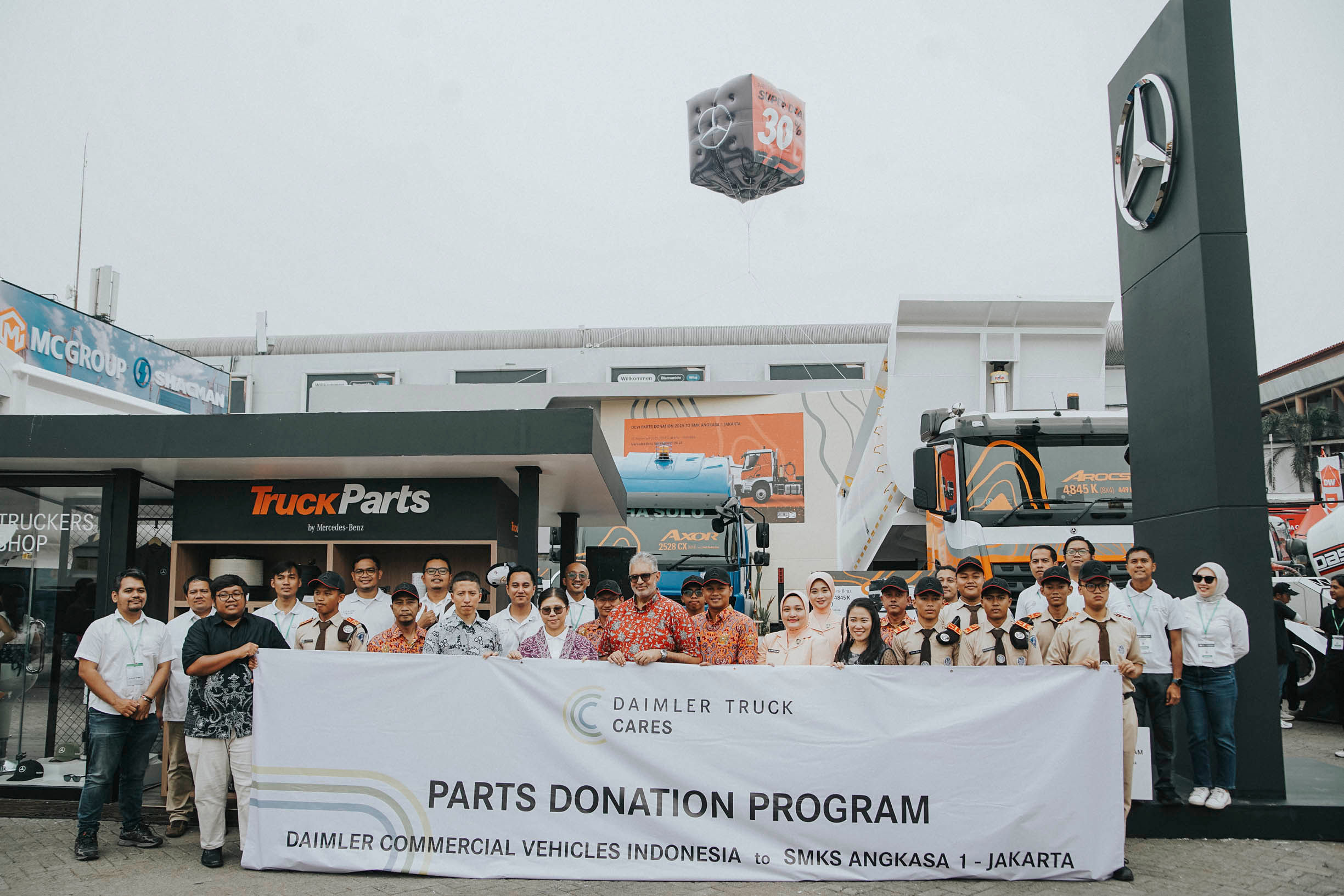 DCVI Donasikan Mesin Bus Mercedes-Benz OF 917 untuk SMK Angkasa 1 Jakarta