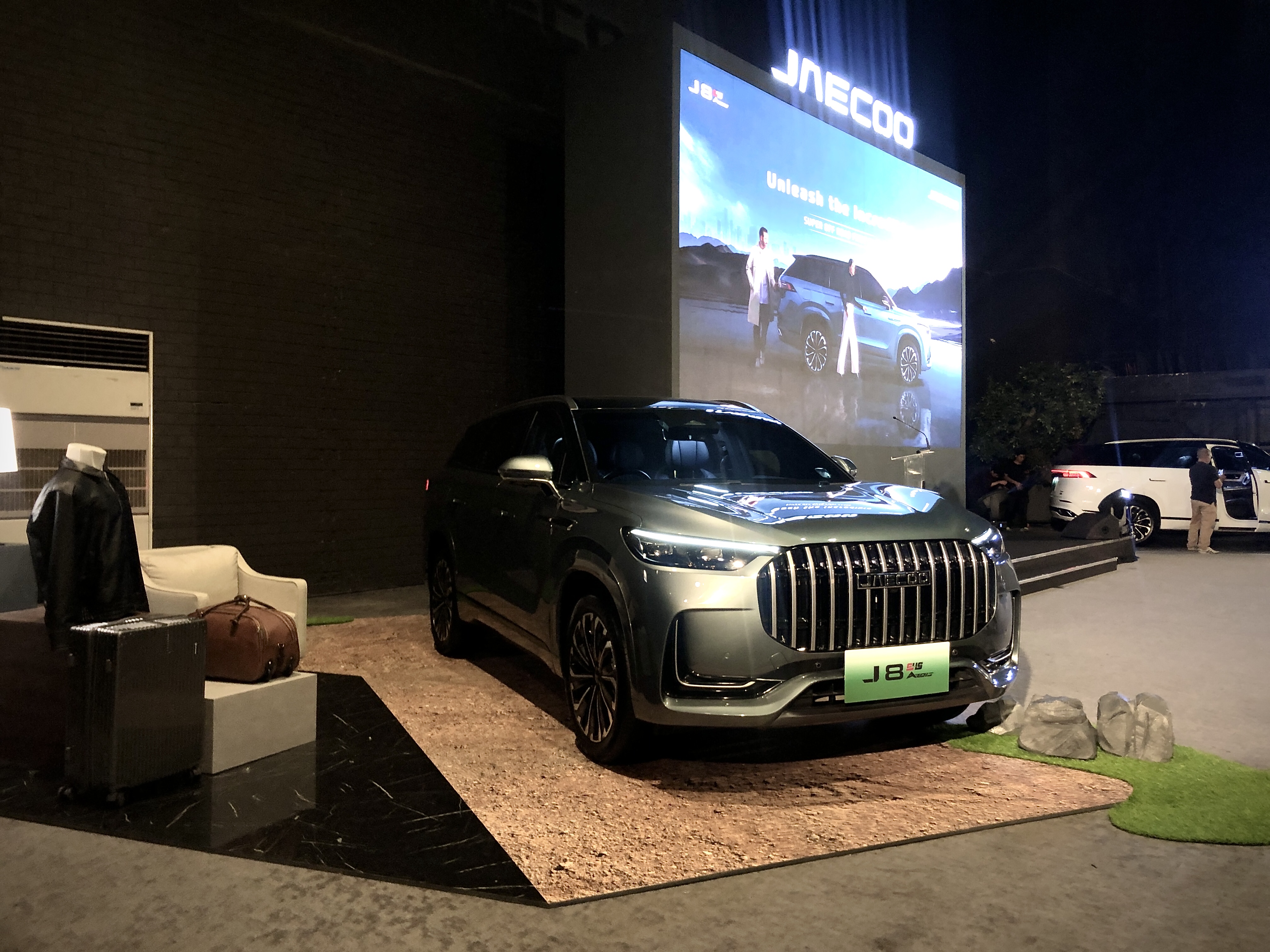 Jaecoo J8 SHS ARDIS Dijual Rp 818 Juta, Langsung Bikin Rekor Jarak Tempuh Terpanjang