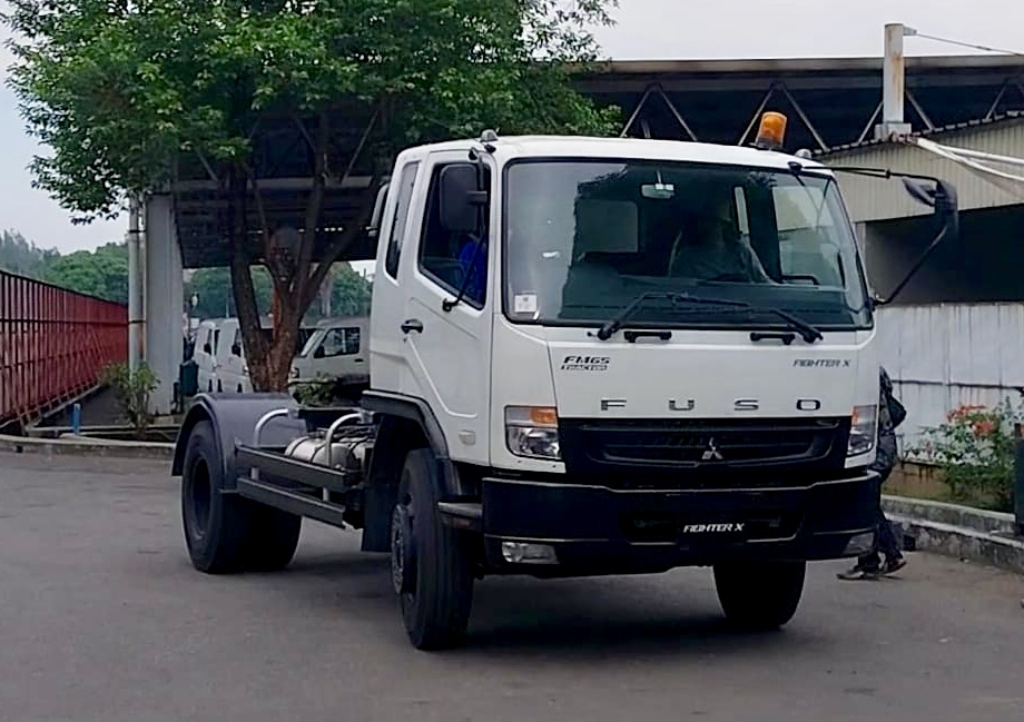 Mitsubishi Fuso Fighter X FM65F Tractor Head 4x2 Siap Perkuat Sektor Logistik