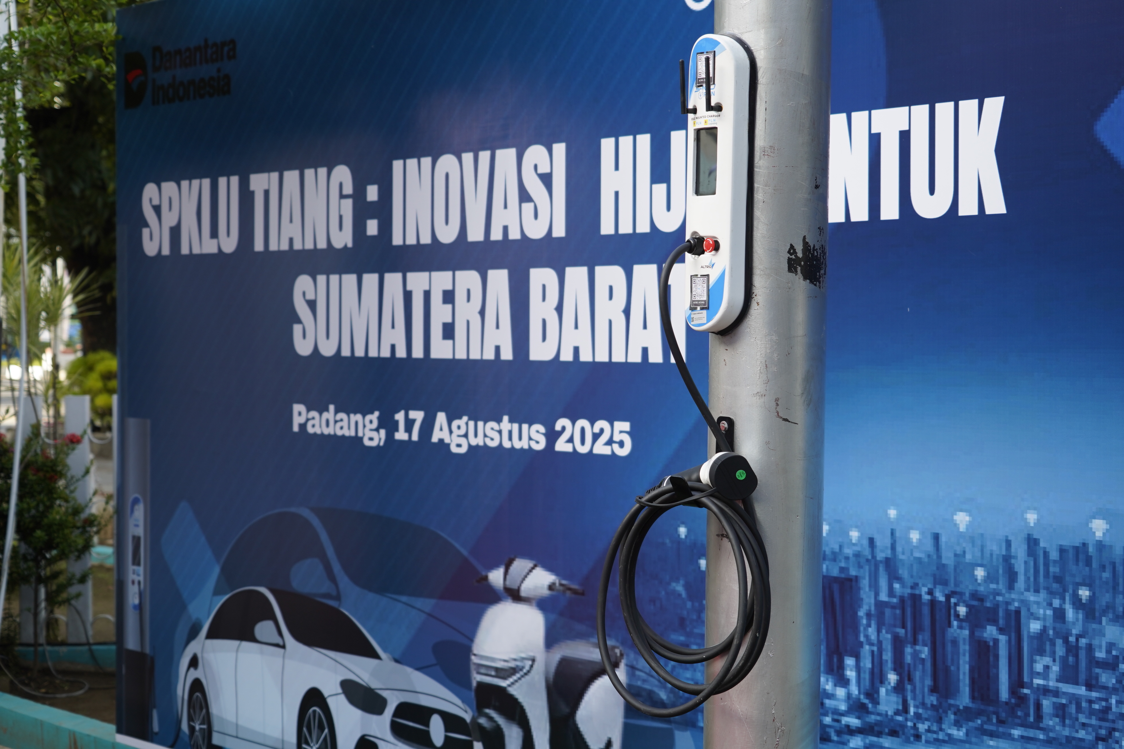 SPKLU Pole Mounted Charger Pertama Resmi Beroperasi di Padang