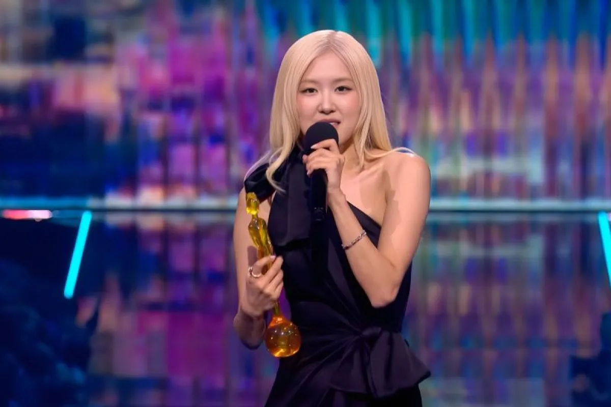 Rose BLACKPINK Artis K-Pop Pertama Memenangkan BRIT Award