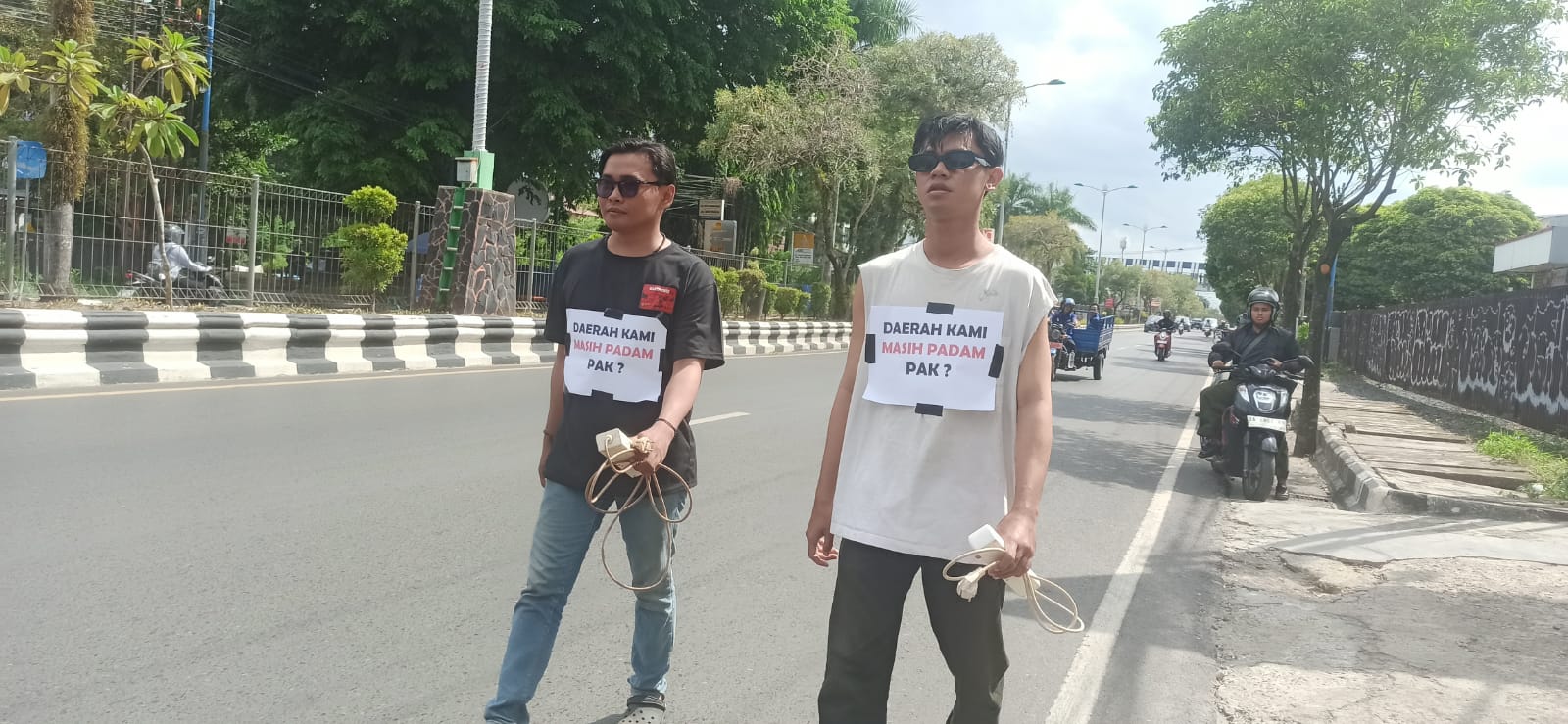 Protes Pemadaman Bergilir, Forum Demokrasi Milenial Gelar Aksi Simbolik Jalan Kaki ke Kantor PLN