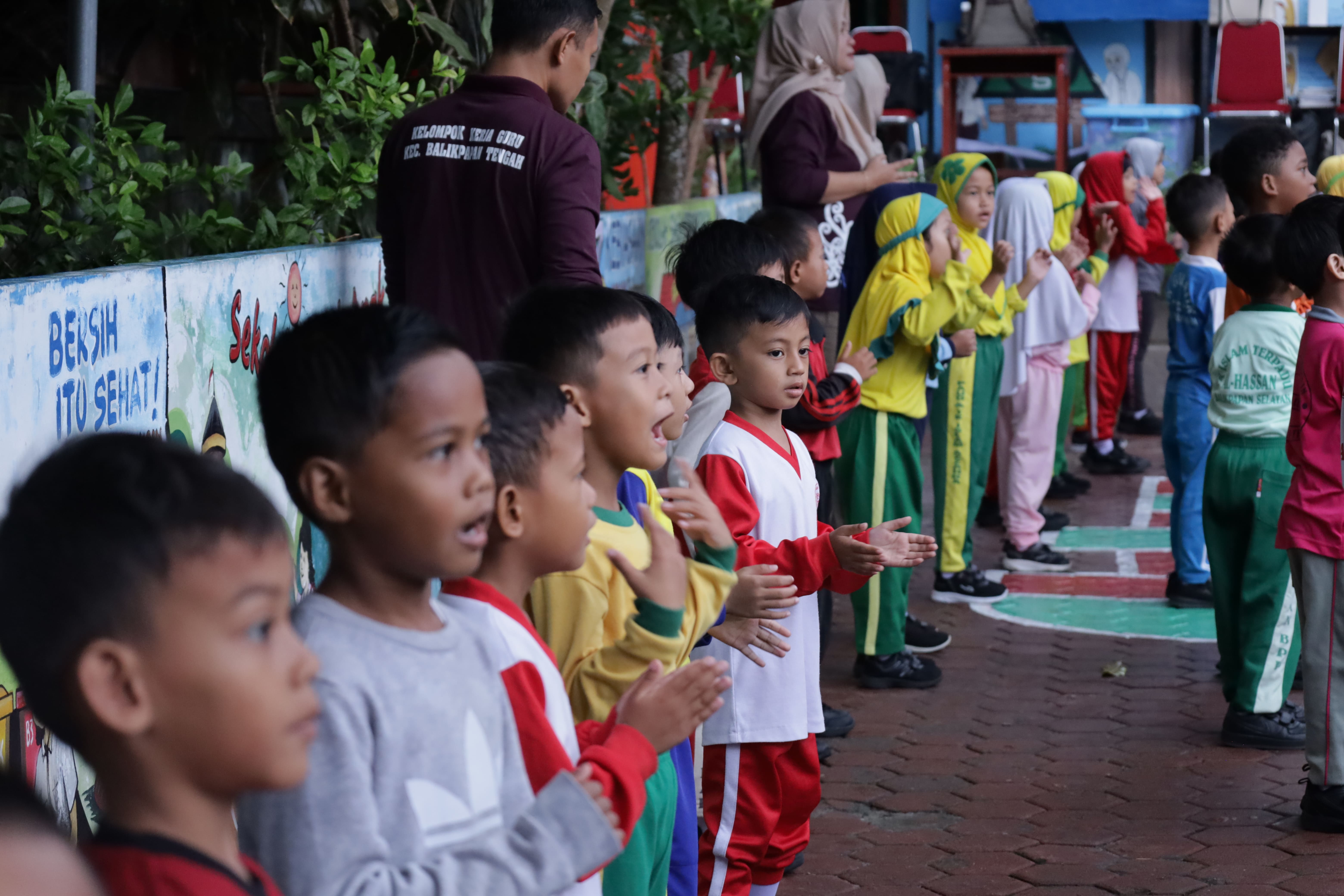 ICONNET Rayakan Hari Anak Nasional Lewat Program Goes to School di Tiga Wilayah Kalimantan
