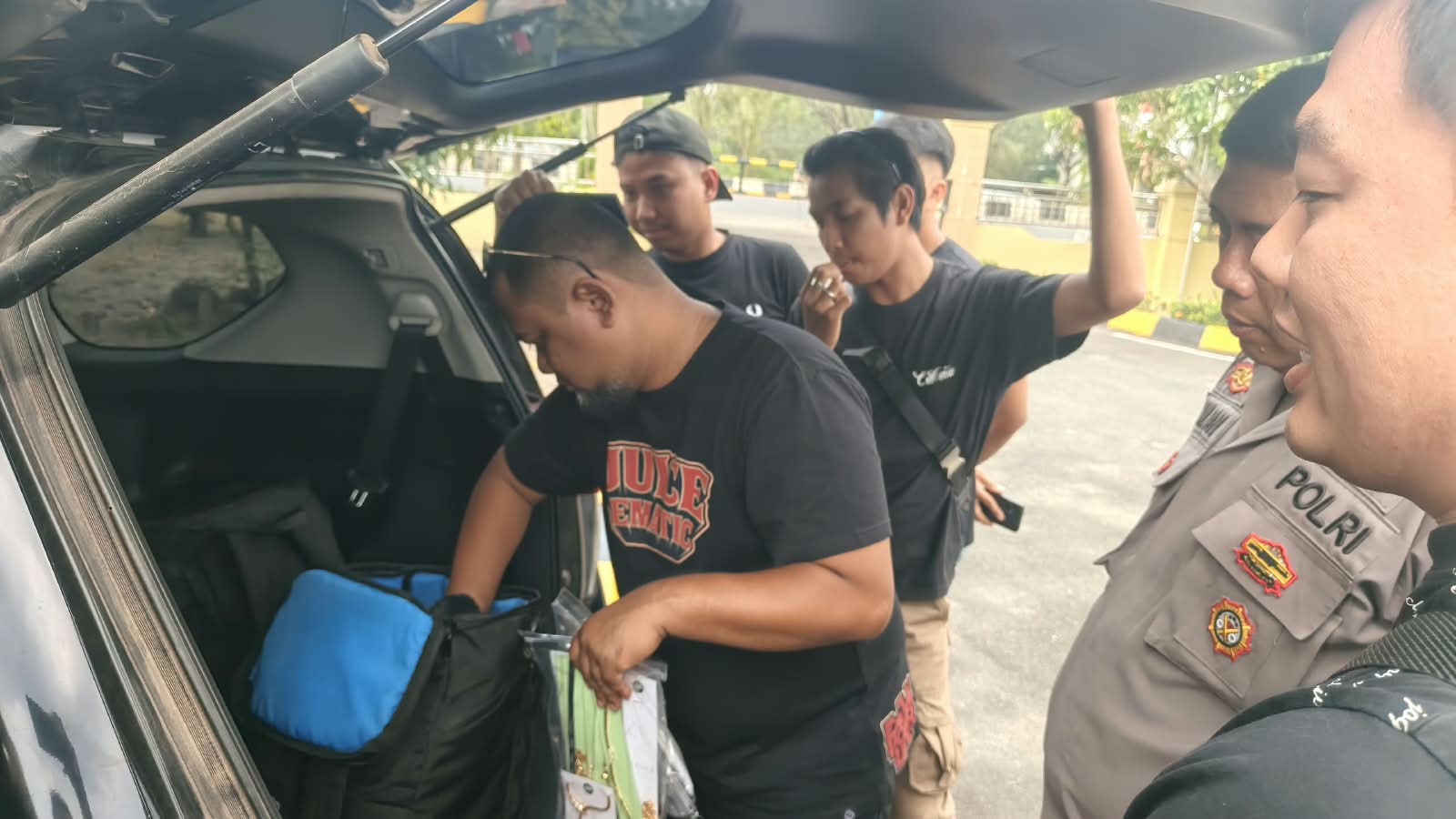 Sempat Ancam Tembak Warga, Pengemudi Innova di Gambut Akhirnya Minta Maaf dan Berdamai