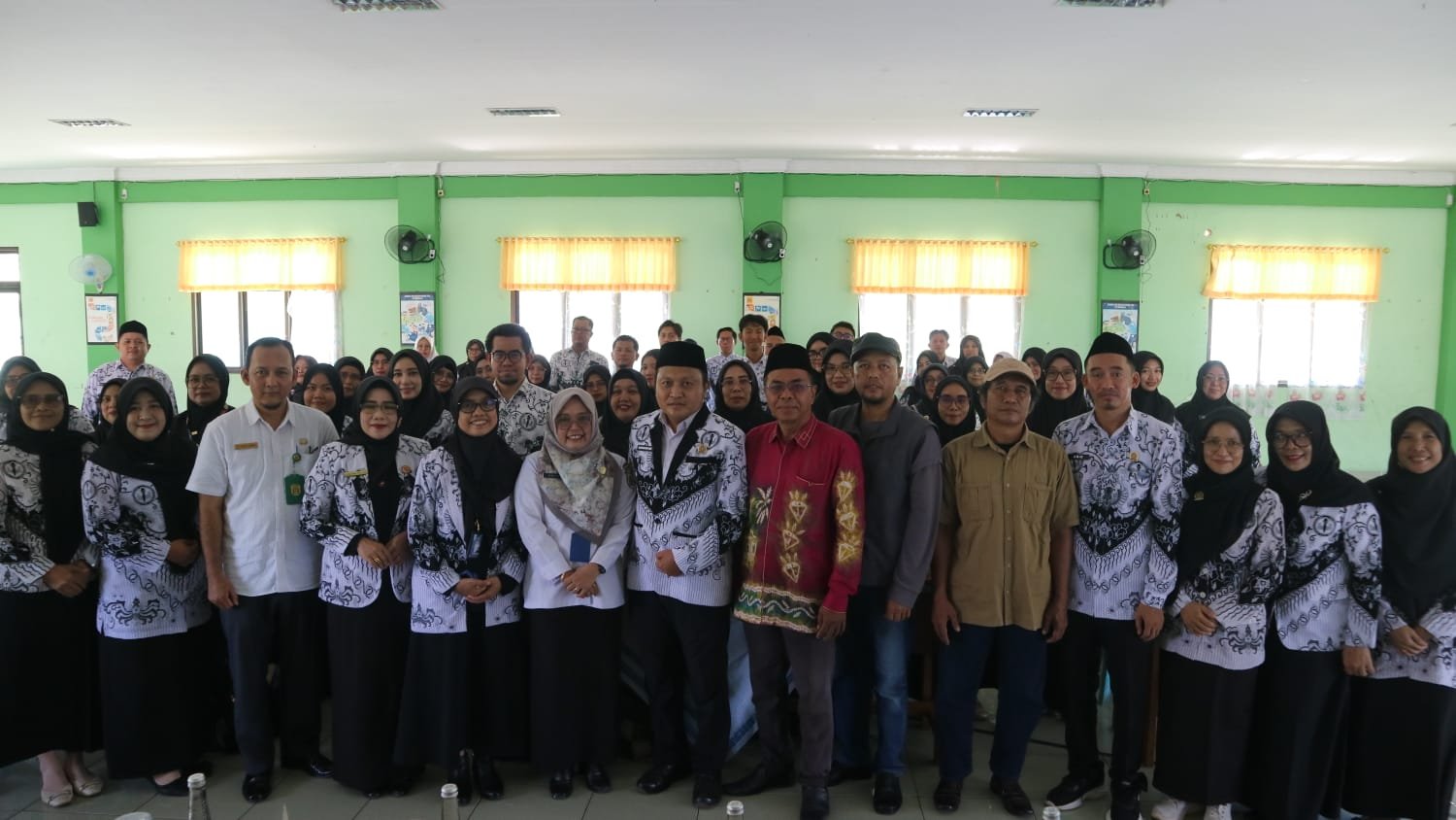 PGRI Banjarbaru Bekali 100 Guru Keterampilan Menulis Cerpen dan Puisi